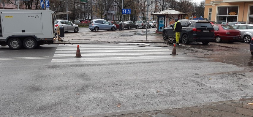 Z ulicy w centrum miasta zniknęły "zebry". Czy dzięki temu...