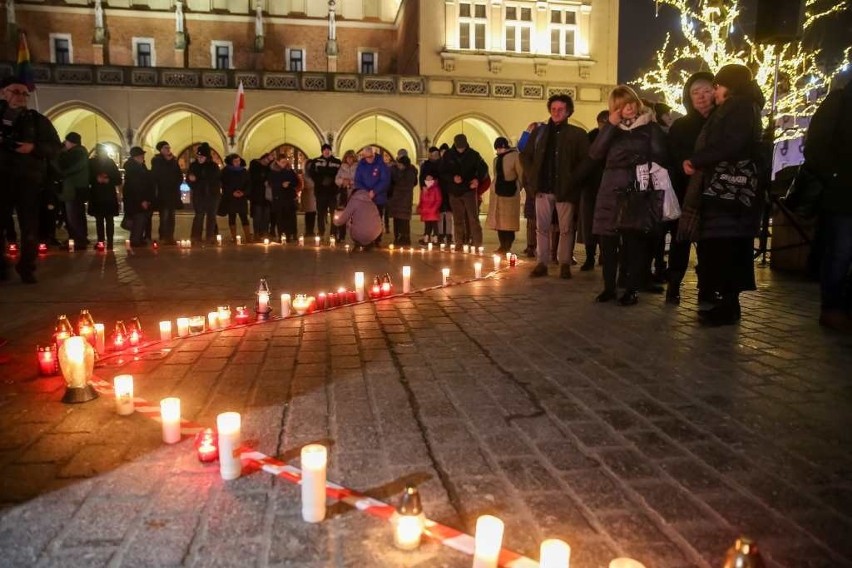 Największe serce świata dla Pawła Adamowicza. Akcja w Krakowie i w całej Polsce [ZDJĘCIA]