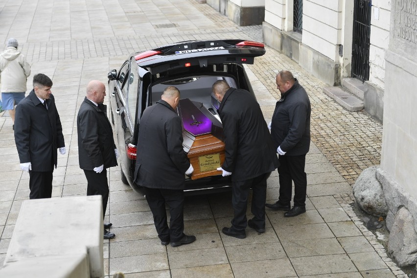 Tak wyglądał pogrzeb Janusza Grudzińskiego z Kultu. Nie zabrakło Kazika Staszewskiego i innych muzycznych gwiazd