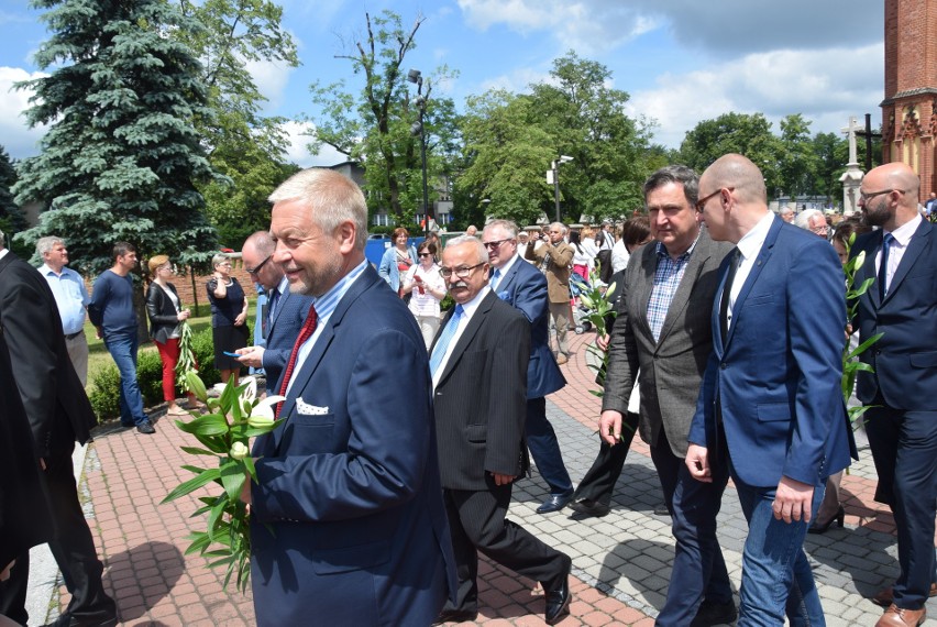 Arcybiskup Wiktor Skworc poświęcił sztandar Rybnika