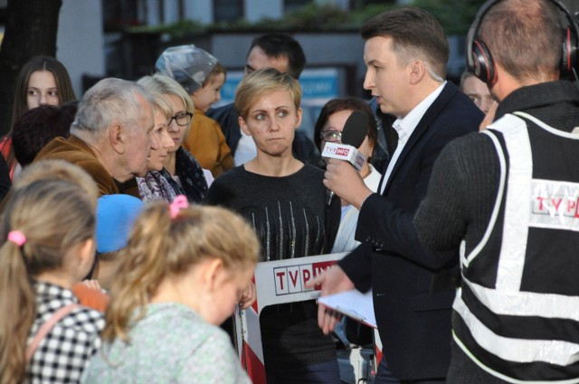 Mieszkańcy bloku w Szydłowcu wyrażali swoje niezadowolenie podczas telewizyjnego programu na żywo na antenie TVP Info.