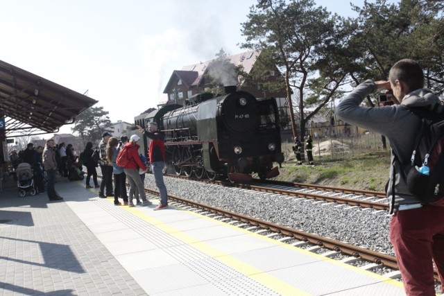 Zabytkowy parowóz na stacji w Helu (10.04.2017)