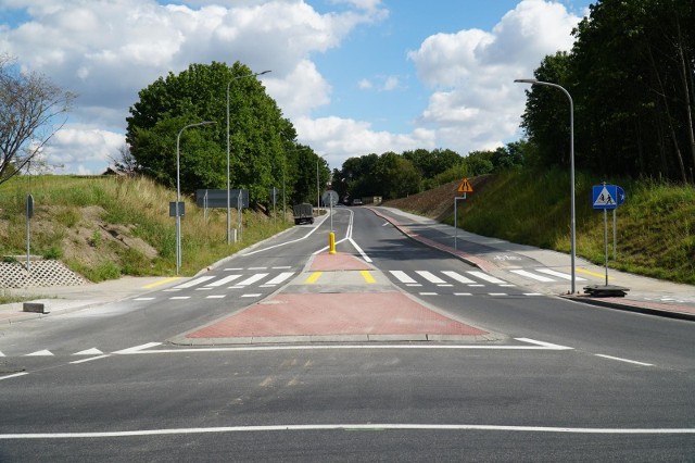 Powiat grodziski, nowotomyski, jarociński, szamotulski, złotowski, pleszewski oraz Luboń, Zduny Gniezno i Kobylin to samorządy, które w środę, 20 października, w Grodzisku Wielkopolskim podpisały umowy o dofinansowaniu inwestycji w zakresu poprawy bezpieczeństwa w ruchu drogowym.