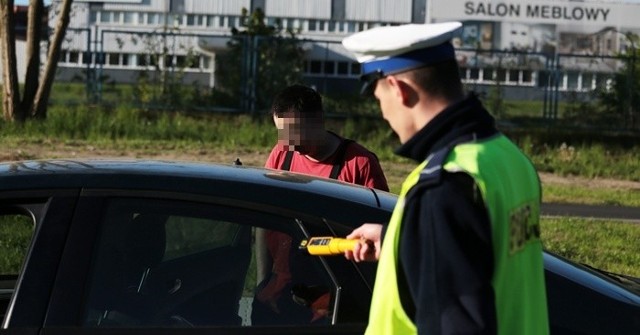 Kierowca fiata prowadził auto pomimo sadowego zakazu.