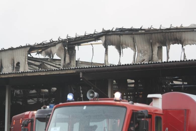 Pożar w Zawierciu: Spłonęła hala papiernicza