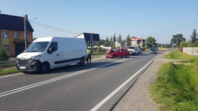 Wypadek na krajowej "74" w Lechowie pod Kielcami. Jedna osoba została ranna