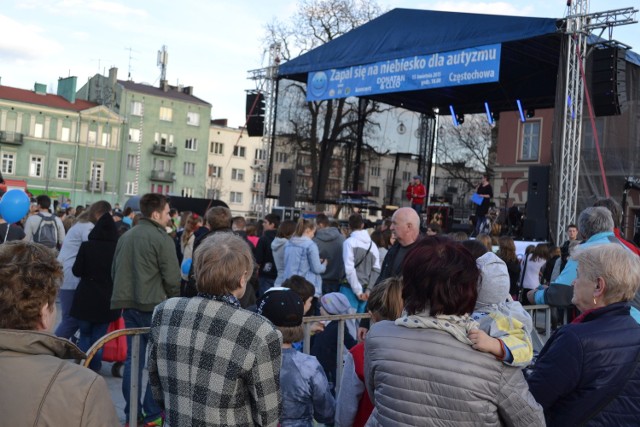 Plac Biegańskiego był w środowy wieczór niezywkle oblegany. Koncert Donatana i Cleo przyciągnął tłumy.