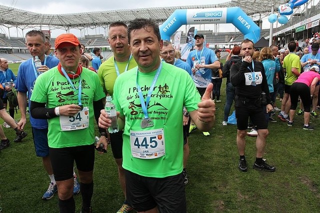 Dystans półmaratonu przebiegł między innymi poseł Jan Cedzyński.