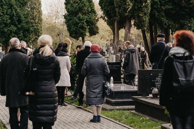 W Lublinie zarejestrowano o osiemset zgonów więcej niż rok wcześniej