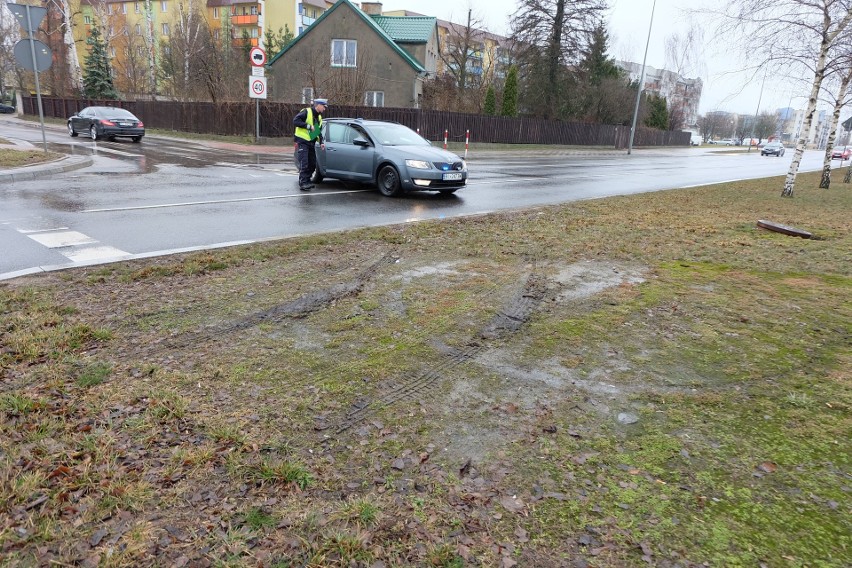 Wypadek na przejściu dla pieszych przez ul. Popiełuszki w...