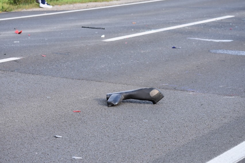 Gorlice. Wypadek na DK 28. Motocyklista uderzył w tył samochodu osobowego. Poturbowany trafił do szpitala