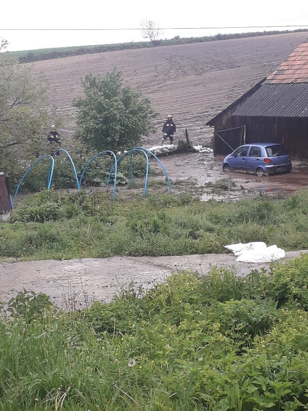 W powiecie kazimierskim ze skutkami ulew zmagali się również mieszkańcy gminy Czarnocin. Trwa liczenie strat [ZDJĘCIA]