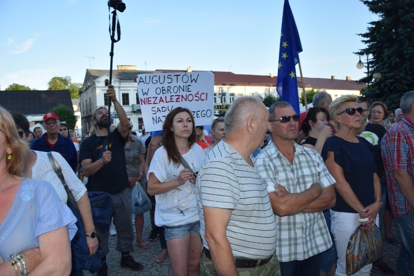 Augustów. Pikietowali razem z Komorowskim na rynku (zdjęcia)