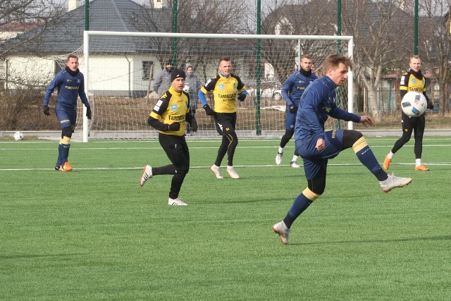 Mecz był bardzo pechowy dla gracza rzeszowian Mateusza Olejarki, który doznał kontuzji nosa.NOWINY - STADION Tomasz Płonka napastnik Stali RzeszówPOPULARNE NA NOWINY24/SPORT:Janczyk i cała reszta. Niespełnione talenty polskiej piłkiTOP 5 transferów bezgotówkowych tej zimy w EkstraklasiePiękne kobiety rozebrały się... charytatywnie