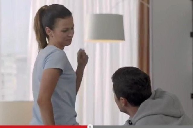 Anna i Robert Lewandowscy w reklamie"T-Mobile: Usługi Bankowe" (fot. screen YouTube.com)