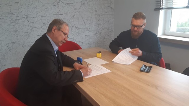 Podpisanie umowy na przebudowę ulicy Spacerowej w Borowym Młynie