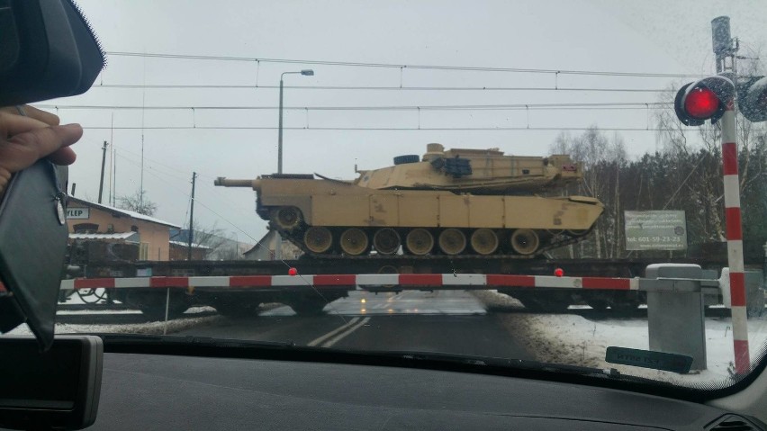 W poniedziałek amerykański sprzęt wojskowy był...