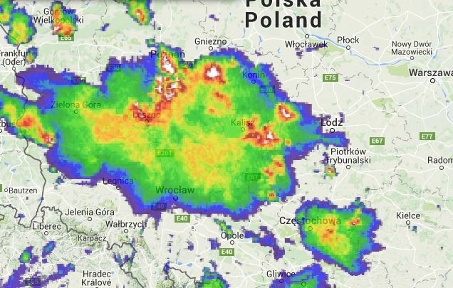 Tworzą się potężne chmury z których może zagrzmieć i w naszym rejonie.