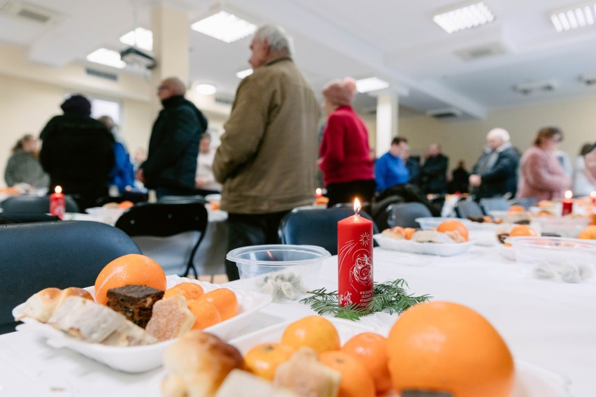 Spotkanie wigilijne dla samotnych, ubogich i bezdomnych w Rzeszowie [ZDJĘCIA]