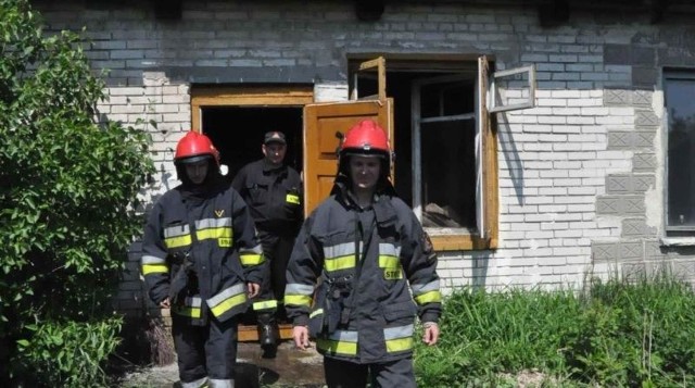 Gdy strażacy zawodowi z Końskich przybyli na miejsce, pożar był juz ugaszony przez druhów - ochotników z Fałkowa.