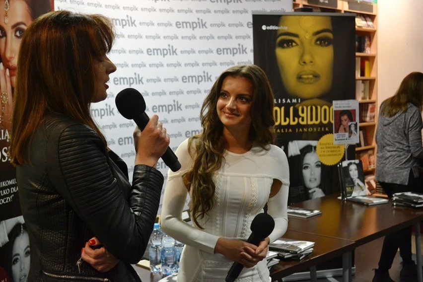 Natalia Janoszek podczas promocji swojej książki "Za...