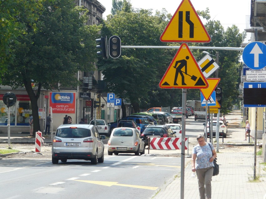 Remont ulicy Zamkowej w centrum. Odsłonięto kostkę brukową ZDJĘCIA