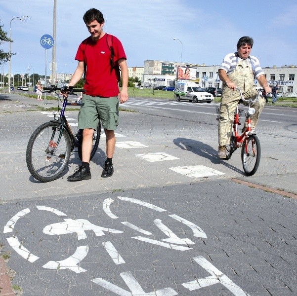 Ścieżka rowerowa wzdłuż ul. Sikorskiego jest jedną z najdłuższych i najstarszych w Białymstoku. Wybudowano ją ponad 10 lat temu.