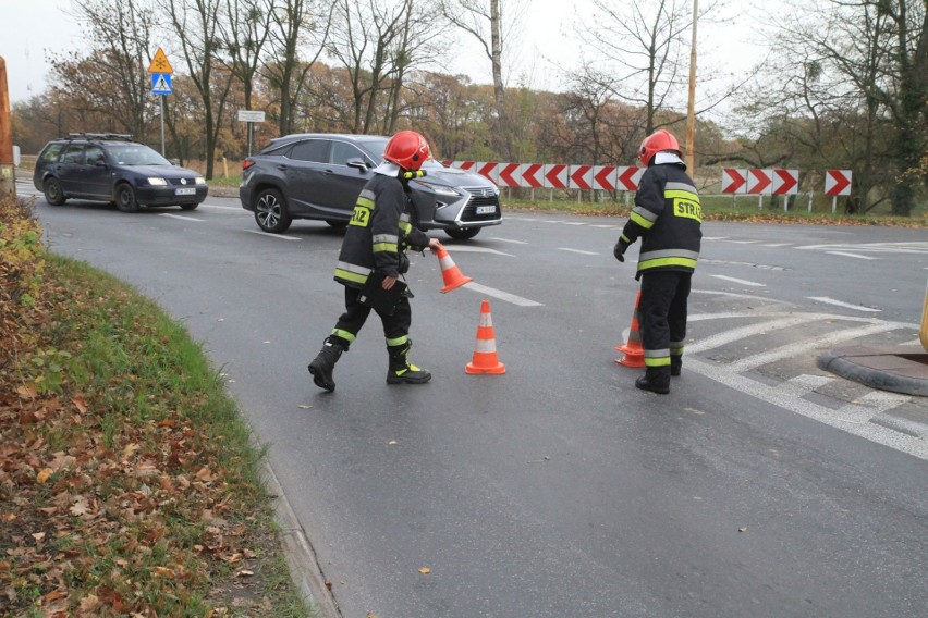 Na Mickiewicza spłonął mercedes. Duże utrudnienia w ruchu