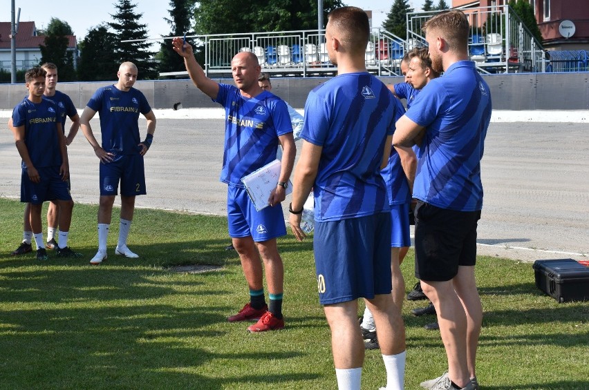 Piłkarze Stali Rzeszów wrócili z krótkich urlopów i spotkali...