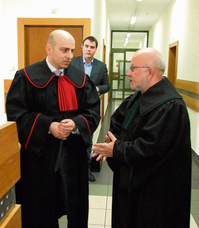 Prokurator Seweryn Borek, jeden z obrońców Ścigały Bogusław Filar  oraz Marcin Wolny przed czwartkowym posiedzeniem sądu