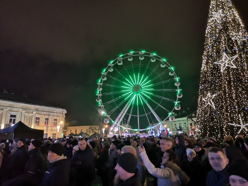 Sylwester pod gwiazdami na Rynku w Kielcach. ZOBACZ ZAPIS TRANSMISJI NA ŻYWO