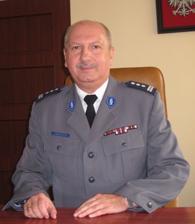 Nowy komendant Igor Parfieniuk jest z wykształcenia prawnikiem, ukończył Wydział Administracji Uniwersytetu Warszawskiego, jest także absolwentem WSPol w Szczytnie.