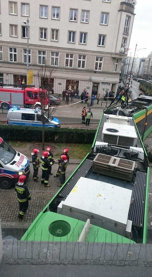 Marcinkowskiego: Groźny wypadek w centrum. Tramwaj wbił się...