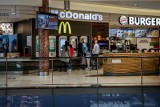 McDonald’s ponownie otwiera restauracje. Jakie obostrzenia w związku z koronawirusem? Jakie zmiany w lokalach?