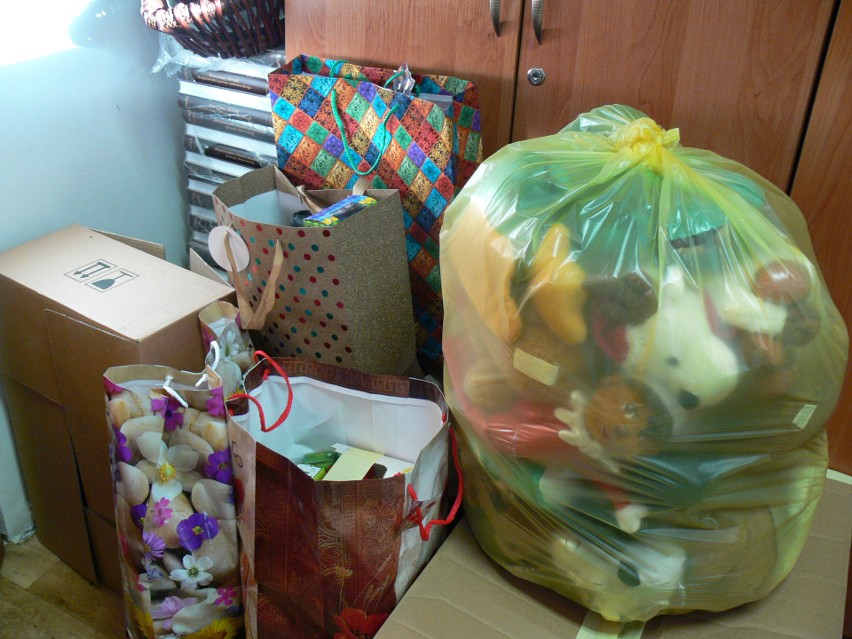Niezwykłe paczki pełne wymarzonych prezentów dla podopiecznych Domu Dziecka w Łoniowie. W piątek prezenty dotrą do adresatów [ZDJĘCIA]