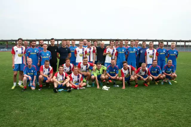 W sobotę na Stadionie Miejskim w Sandomierzu rozegrany został mecz, w którym uczestniczyli byli zawodnicy UKS Trójka Sandomierz oraz Wisły Junior Sandomierz