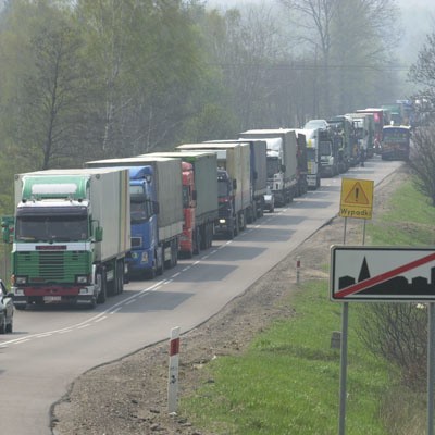 Drogi ekspresowe są nam bardzo potrzebne, bo na obecnie istniejących dusimy sie od tirów