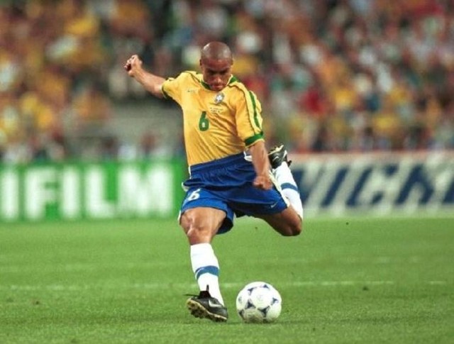 Mistrzowie futbolu - Roberto Carlos i jego fenomenalna lewa noga