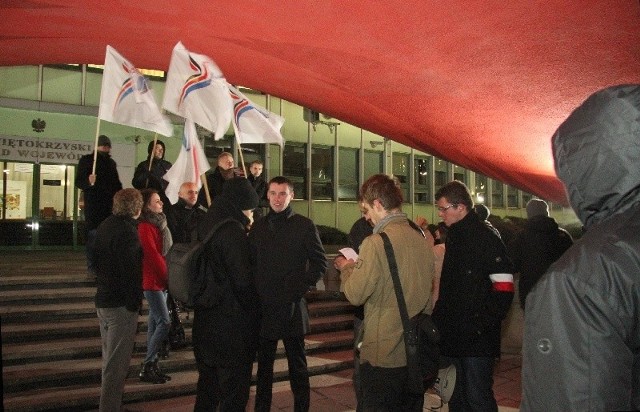 Protest przed Urzędem Wojewódzkim w Kielcach