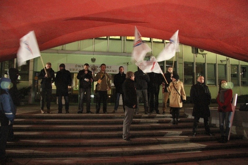 Protest przed Urzędem Wojewódzkim w Kielcach