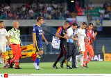 Nicola Zalewski w meczu AS Romy z Hellasem Verona przeżył chwilę grozy po zderzeniu z graczem gospodarzy Ondrejem Dudą. Został zamroczony