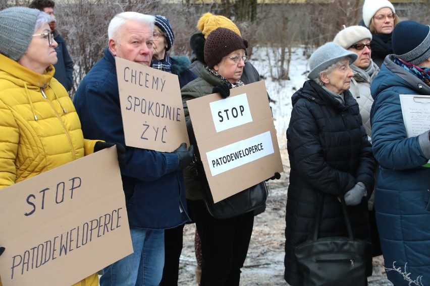 Protest mieszkańców bloków przy ul. Szymanowskiego i...