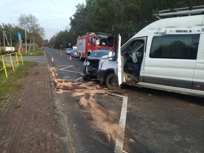 Kolejny wypadek w Połańcu. Zderzył się dostawczy samochód z osobowym autem