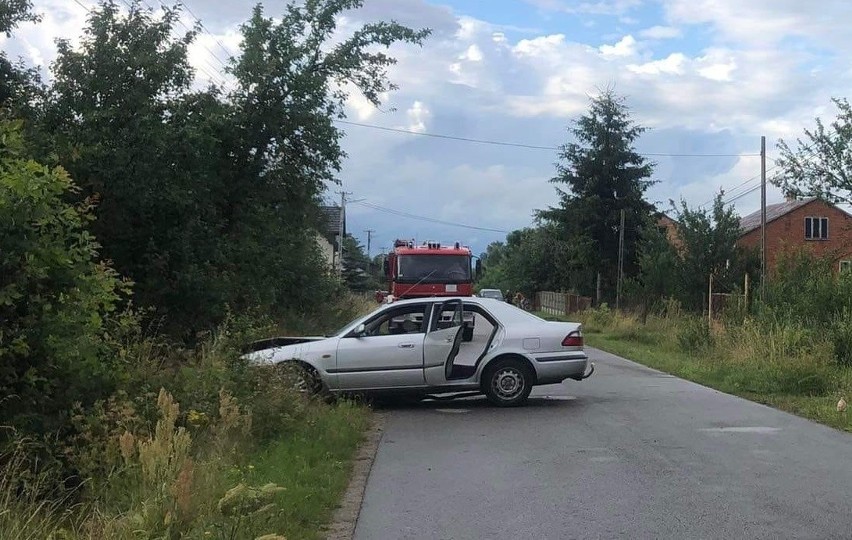 Wypadek w Stanisławowie w gminie Odrzywół. Jedna osoba odwieziona do szpitala