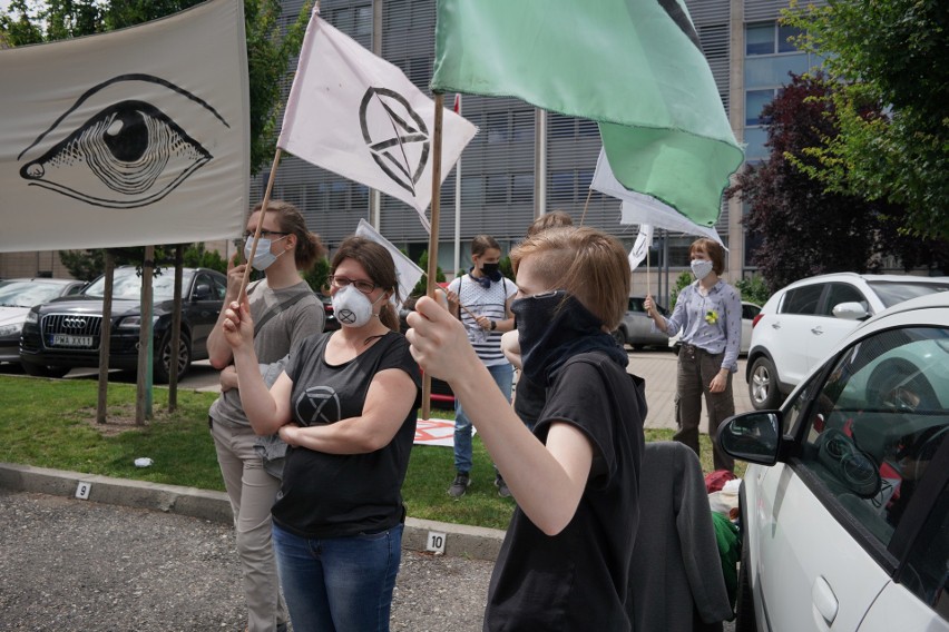 Poznańska młodzież zorganizowała we wtorek pikietę pod...