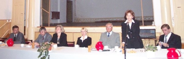 Od lewej: Dariusz Jorg, Wiesław Fąfara, przewodnicząca Rady Osiedla Kłodnica Ewa Odulińska, Irena Inkendyker, Jerzy Bobrowski, Wiesława Sietczyńska i Zygmunt Mierzwiński.