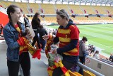 Święcenie pokarmów na Stadionie Miejskim w Białymstoku. Kibice poświęcili swoje koszyczki [ZDJĘCIA]