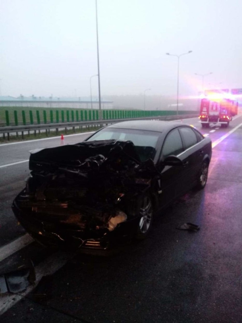 Wypadek na autostradzie A2. Jaguar zderzył się oplem. Wśród...