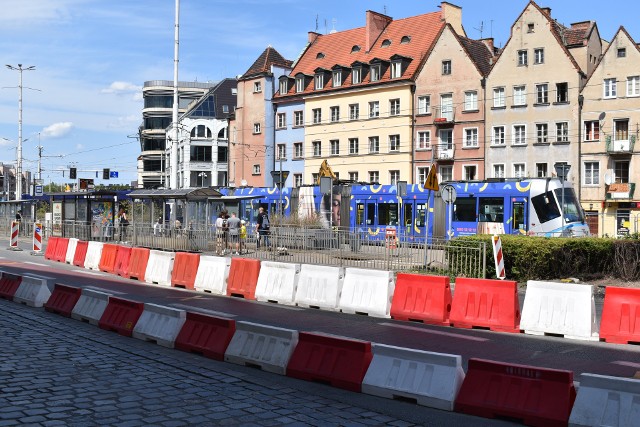 W środę (19 lipca) we Wrocławiu na ulicy Kazimierza Wielkiego została zerwana trakcja, co zablokowało ruch tramwajowy w centrum. MPK wytyczyło objazd na tramwajów w obu kierunkach.