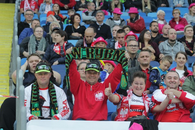 Dziś, 28 września, na Stadionie Ślaskim rozegrano ostatnią finałową rundę Mistrzostw Europy na żużlu. Na trybunach zasiało wiele kilkanaście tysięcy kibiców z całej Polski. Oglądajcie: oto kibice na Stadionie Śląskim